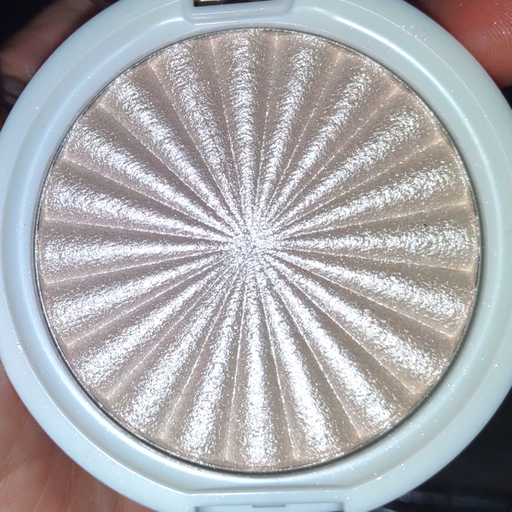 Cream color highliter